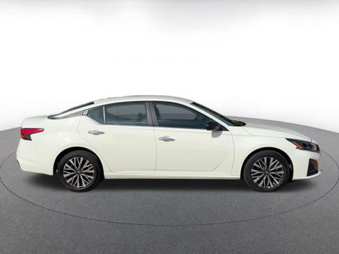 Used 2025 Nissan Altima 2.5 SV FWD image 16