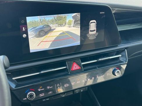 Certified 2025 Kia Niro Wind w/ Wind Preserve Package FWD image 25