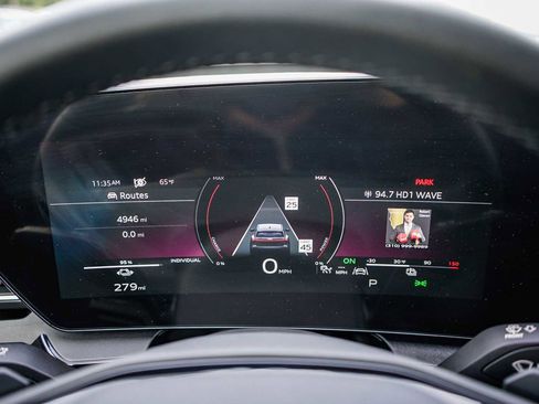 Used 2025 Audi Q6 e-tron Premium Plus image 25