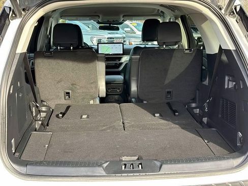 Used 2025 Ford Explorer Active w/ Active Comfort Package image 16
