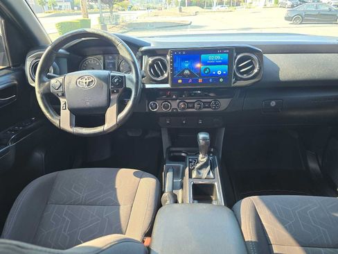 Used 2017 Toyota Tacoma TRD Off-Road w/ Tow Package (A/T) AWD/4WD image 18