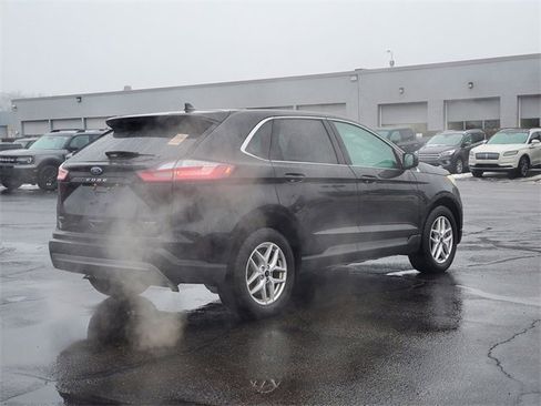 Certified 2024 Ford Edge SEL w/ Convenience Package image 3