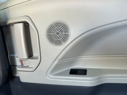 Used 2024 Toyota Sienna XLE FWD image 53