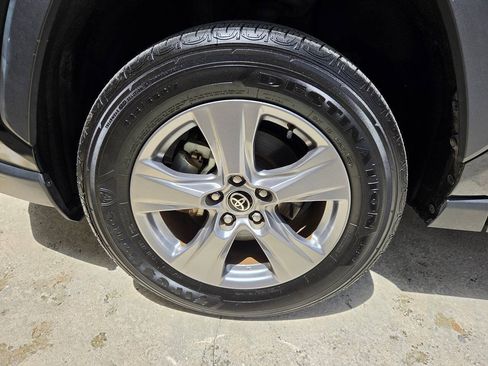 Used 2025 Toyota RAV4 XLE FWD image 17