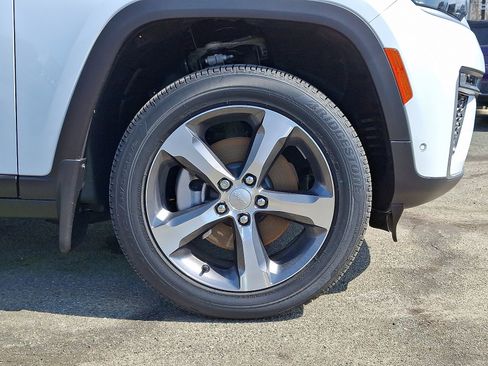 New 2026 Jeep Grand Cherokee L Limited w/ Luxury Tech Group II AWD/4WD image 5