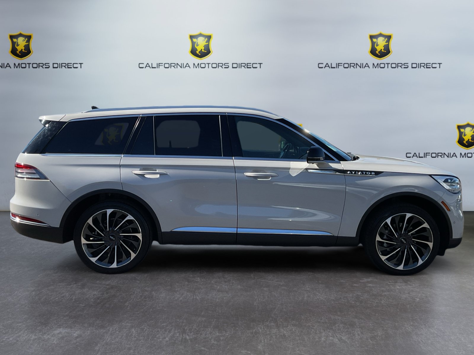 Used 2023 Lincoln Aviator Reserve w/ Equipment Group 201A AWD/4WD image 4