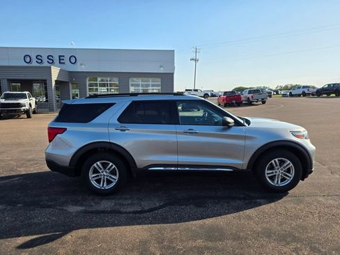 Used 2021 Ford Explorer XLT w/ Equipment Group 202A AWD/4WD image 8