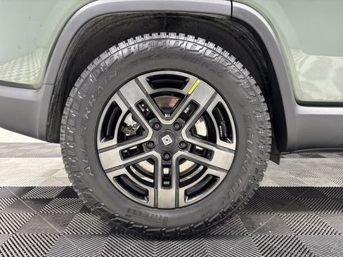 Used 2024 Rivian R1S Adventure AWD/4WD image 12