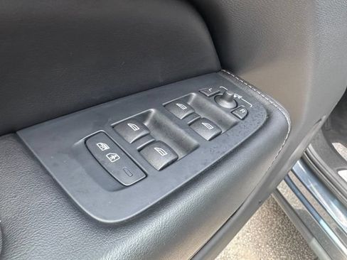 Certified 2023 Volvo XC60 B5 Ultimate w/ Climate Package FWD image 18