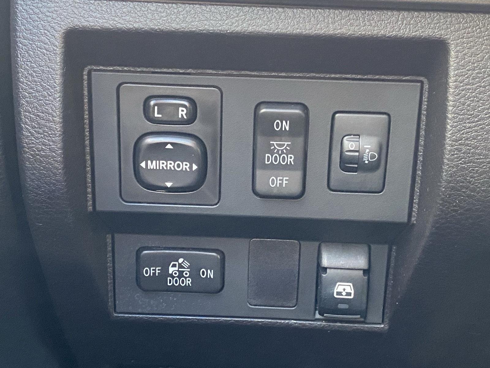 Used 2015 Toyota Tundra SR5 w/ SR5 Upgrade Package AWD/4WD image 22