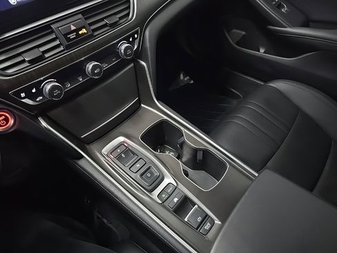Used 2022 Honda Accord Touring image 27