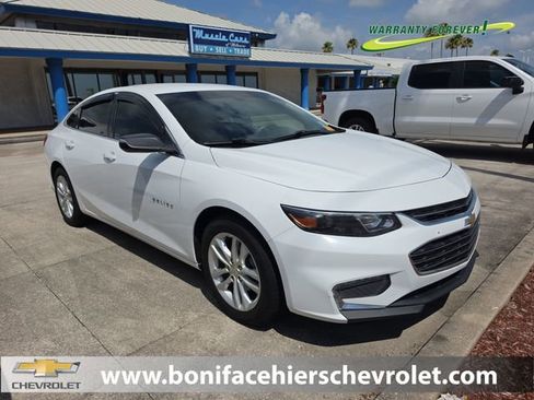 Used 2017 Chevrolet Malibu LT FWD image 1