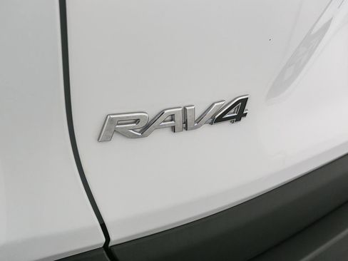 Used 2023 Toyota RAV4 LE AWD/4WD image 10