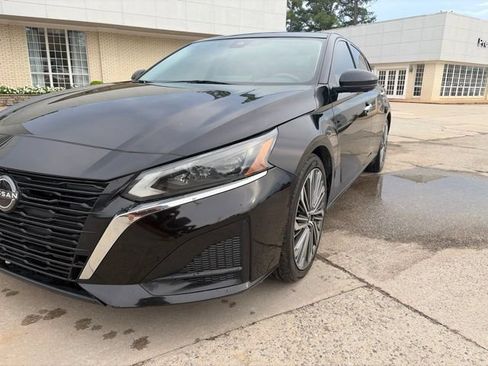Used 2023 Nissan Altima 2.5 SL FWD image 2