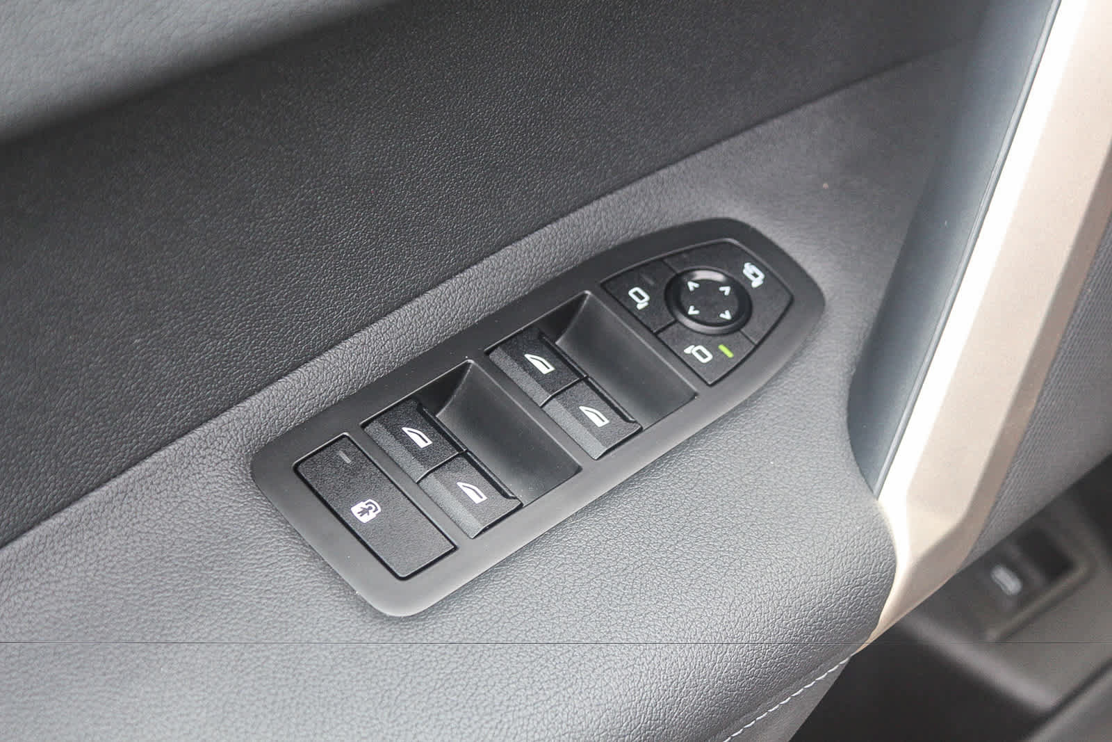 Used 2024 BMW iX xDrive50 w/ Sport Package AWD/4WD image 19