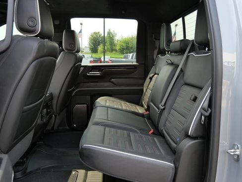 Used 2024 GMC Sierra 2500 AT4X AWD/4WD image 23