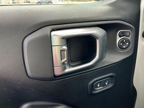 Used 2024 Jeep Wrangler Unlimited Rubicon image 39