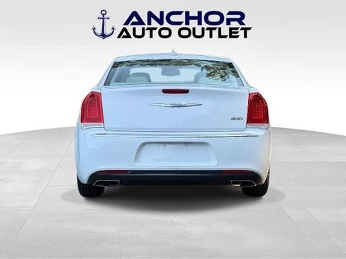 Used 2015 Chrysler 300 Limited RWD image 5