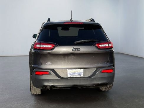 Used 2017 Jeep Cherokee Sport w/ Cold Weather Group FWD image 4