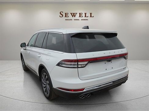 New 2026 Lincoln Aviator Premiere image 3
