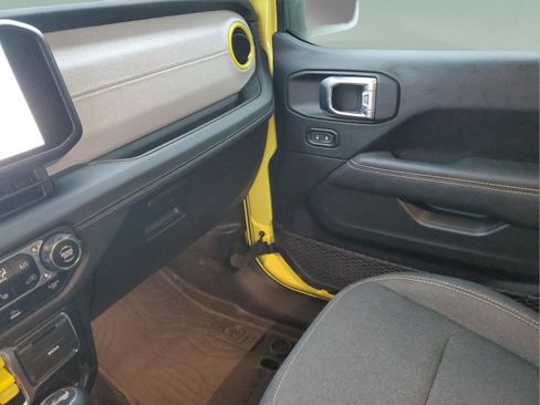 Used 2024 Jeep Wrangler Sahara image 25