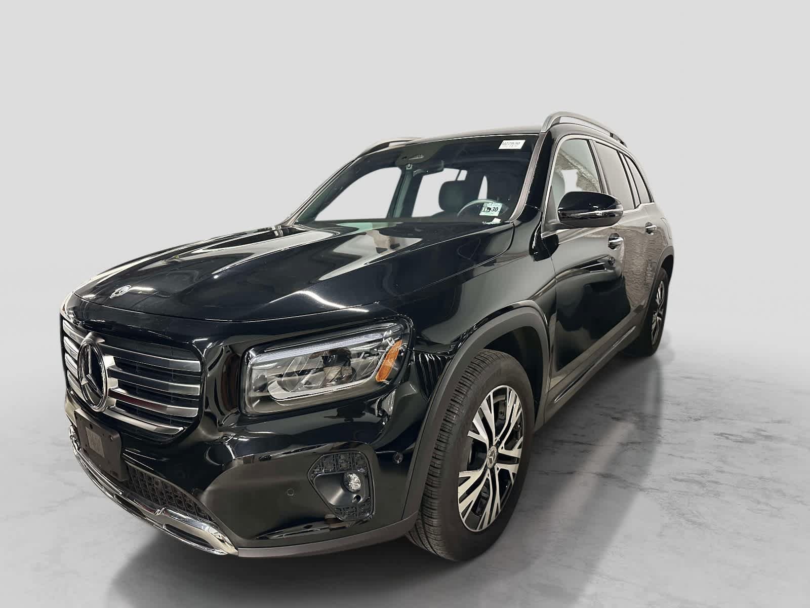 Used 2025 Mercedes-Benz GLB 250 4MATIC image 3