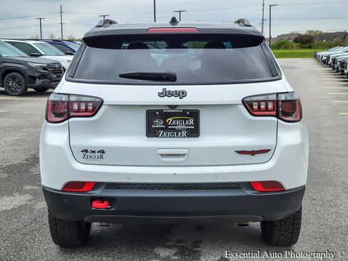 Used 2025 Jeep Compass Trailhawk AWD/4WD image 5