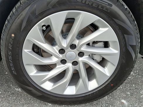 New 2026 Land Rover Discovery S image 5