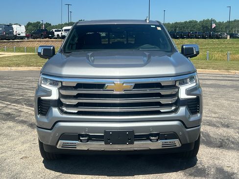 Used 2025 Chevrolet Silverado 1500 High Country AWD/4WD image 7