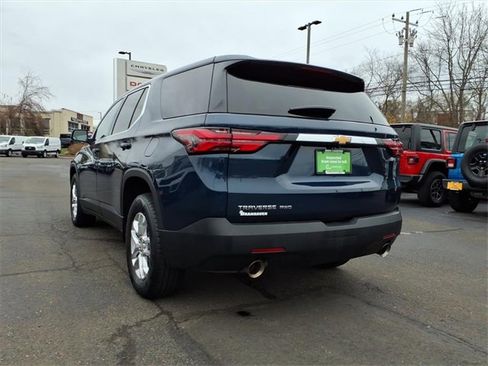 Used 2022 Chevrolet Traverse LS image 5