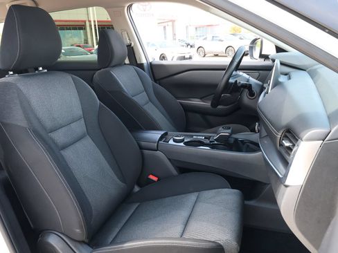 Used 2025 Nissan Rogue SV AWD/4WD image 30