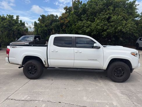 Used 2016 Toyota Tacoma TRD Sport w/ Towing Package RWD image 2