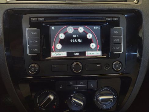 Used 2015 Volkswagen Jetta Sport FWD image 25