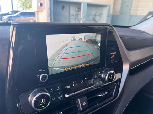 Used 2025 Toyota Highlander LE image 25