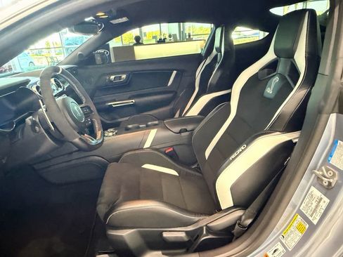 Used 2022 Ford Mustang Shelby GT500 w/ Carbon Fiber Track Pack RWD image 12