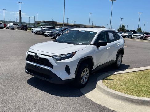 Used 2023 Toyota RAV4 LE FWD image 3
