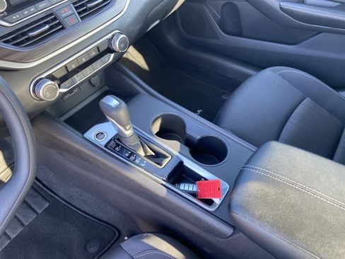 Used 2025 Nissan Altima 2.5 SV FWD image 24