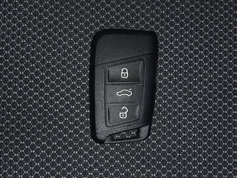 Used 2022 Volkswagen Taos S image 32