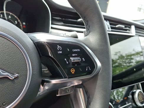 Certified 2024 Jaguar XF R-Dynamic SE image 22