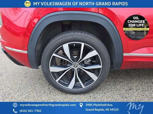 Used 2025 Volkswagen Atlas Cross Sport SEL Premium R-Line AWD/4WD image 34