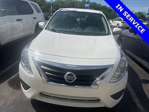 Used 2017 Nissan Versa SV FWD image 2