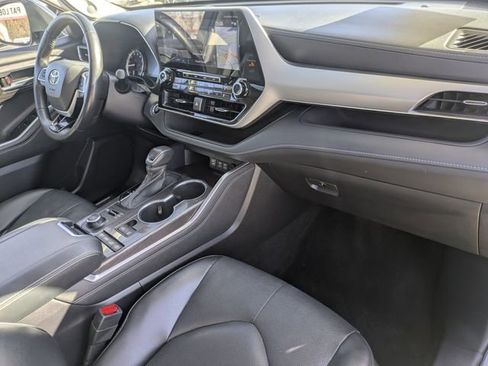Used 2022 Toyota Highlander Platinum image 36
