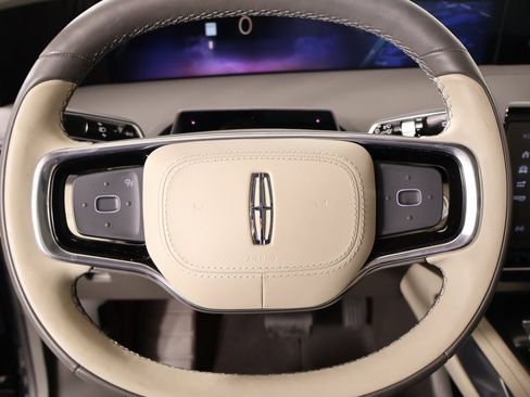 Certified 2025 Lincoln Nautilus Premier w/ Equipment Group 102A image 3