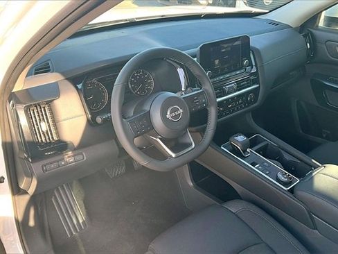 New 2025 Nissan Pathfinder SV image 5