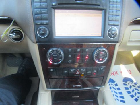 Used 2011 Mercedes-Benz GL 450 4MATIC image 17