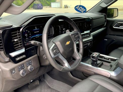 Used 2024 Chevrolet Silverado 1500 LTZ w/ Technology Package AWD/4WD image 15