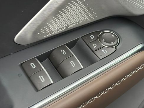 New 2026 GMC Acadia Denali Ultimate w/ LPO, Floor Liner Package AWD/4WD image 17
