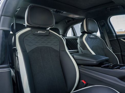 Used 2025 Bentley Flying Spur Plug-In Hybrid image 25