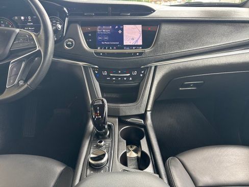 Used 2023 Cadillac XT5 Premium Luxury w/ Technology Package AWD/4WD image 9