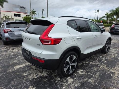 Used 2024 Volvo XC40 B5 Plus image 7